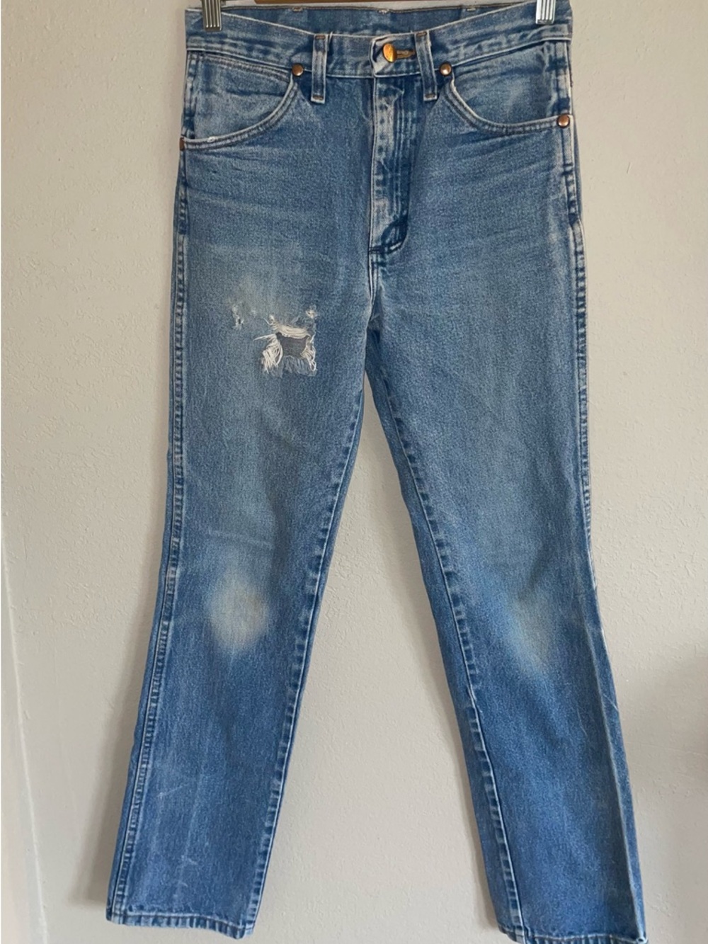 Wrangler Men's Classic Blue Distressed Jeans 28×34